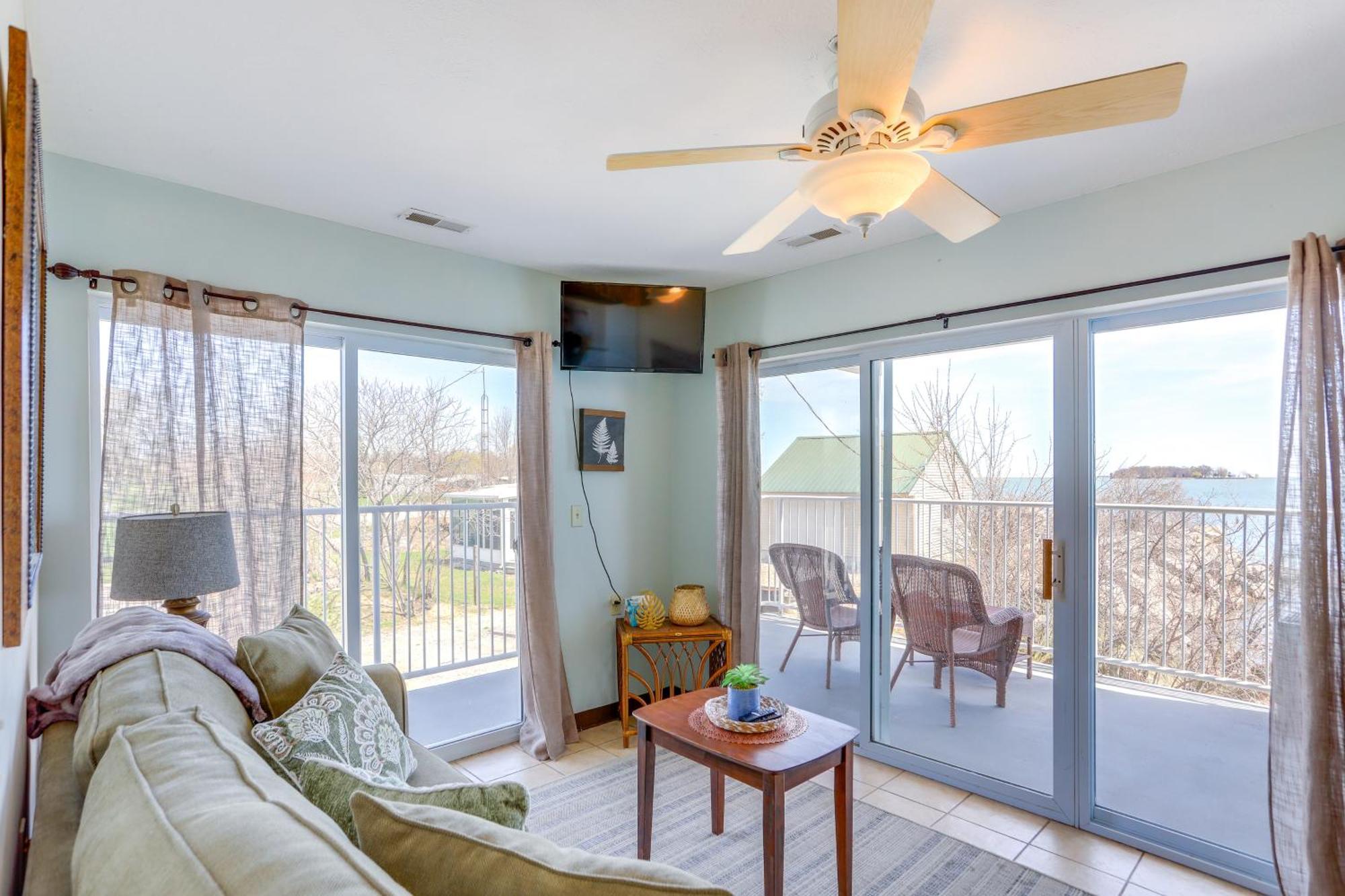 Апартаменты Waterfront Bass Island Retreat With Balcony And Tv Пут-ин-Бей Экстерьер фото